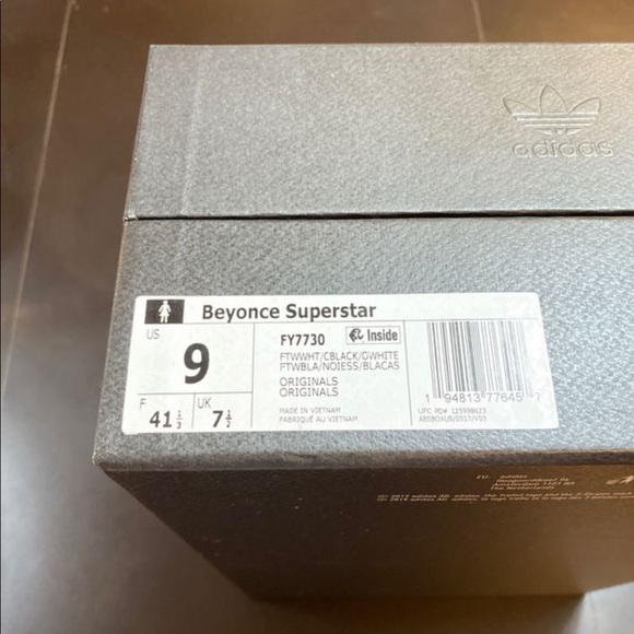 Adidas x Beyoncé Superstar - Picture 1 of 3